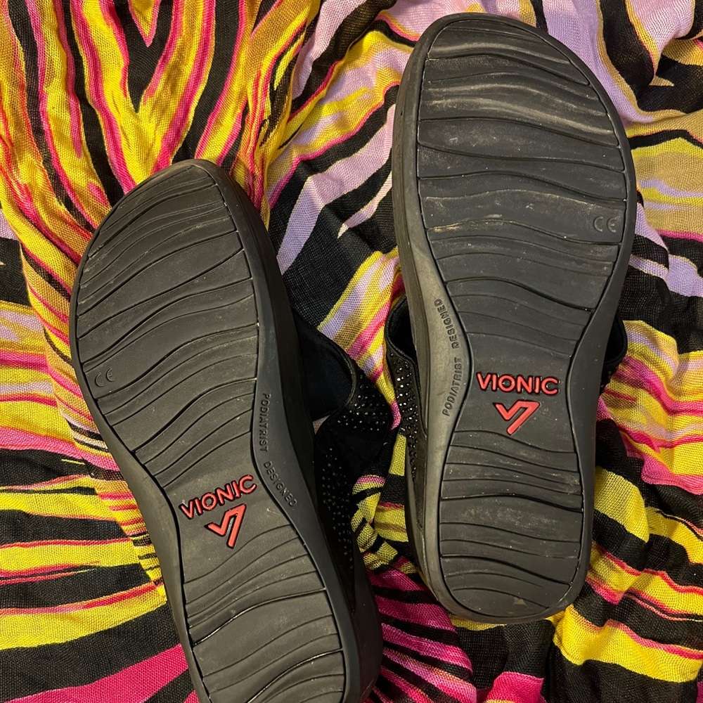 Black Vionic sandals. - Picture 3 of 4